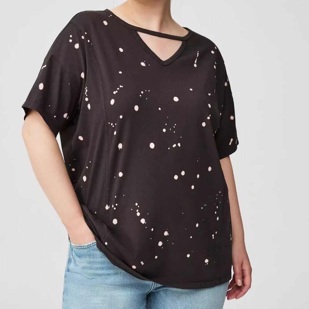 Torrid Phantom Heritage Cotton Choker Seamed Tee in Size 2 (18/20)